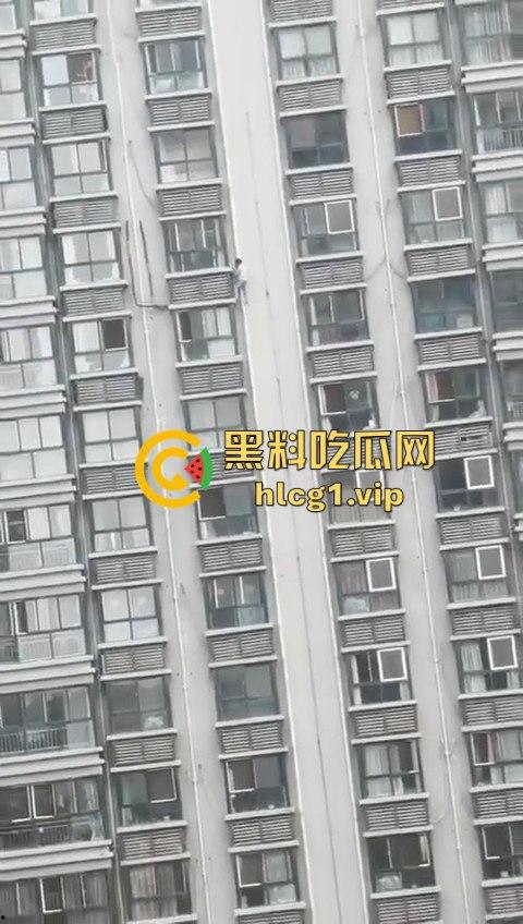 15层高楼修空调！老王徒手下楼不带防护，面子比命重要？-7