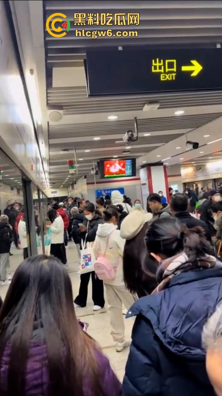 一生捅的最大的篓子!上海地铁1被工地上塔吊侵线砸停 工地项目负责人面临数亿赔偿 天塌了!-7