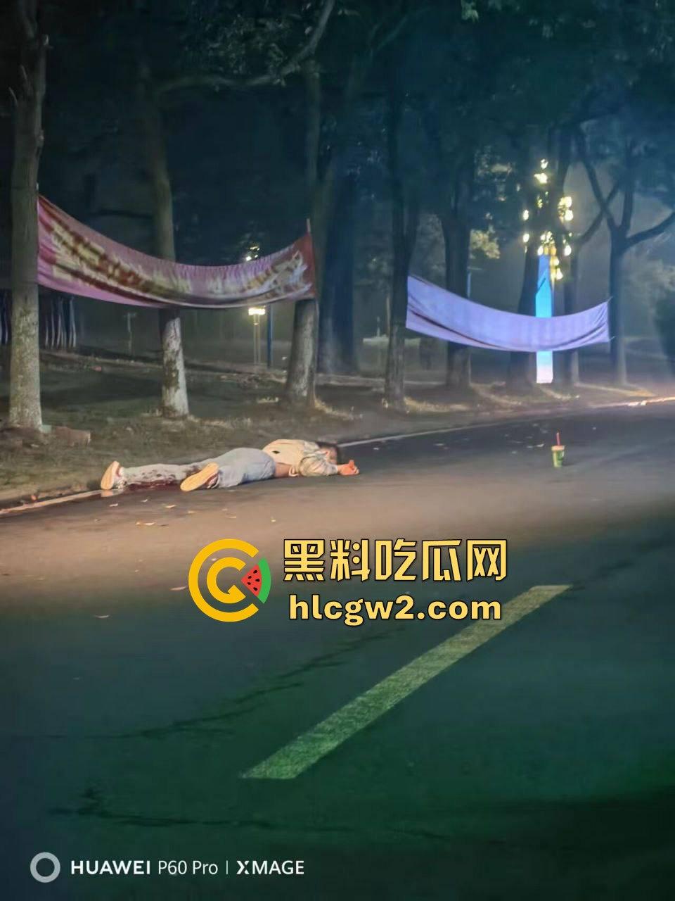 毕业证拿不到，实习费嫌少？21岁小伙持刀回母校发疯，无锡宜兴工艺学院8死17伤，一路无差别捅女生！-47